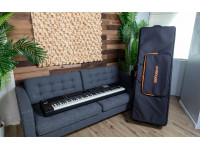 <b>Roland SC-G76W3 Saco Almofadado Semi-rigido com Rodas para Teclados 76-notas</b> <b>Roland SC-G76W3 Saco Almofadado Semi-rigido com Rodas para Teclados 76-notas</b>